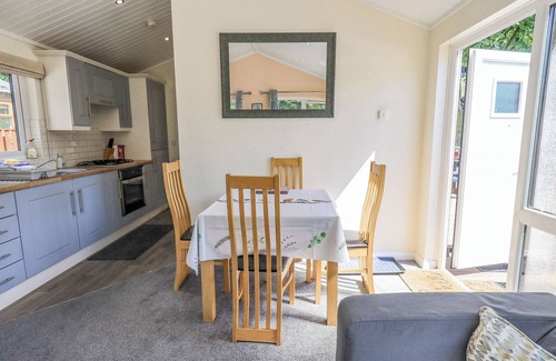 Troutbeck Cottage | ROBIN VIEW LODGE, pet friendly, with hot tub in Windermere