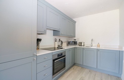 Fareham Cottage | ROBINS NEST, with pool in Titchfield Common