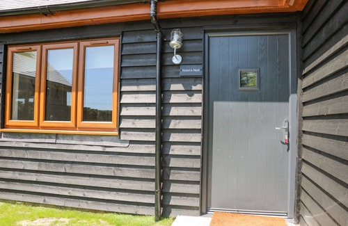 Fareham Cottage | ROBINS NEST, with pool in Titchfield Common
