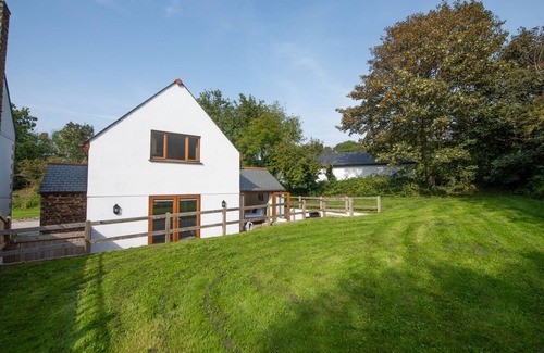 Truro Cottage | Robins Rest - a cottage that sleeps 8 guests in 3 bedrooms