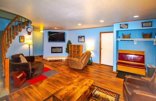 North Pole House | Robyn's Roost Summary