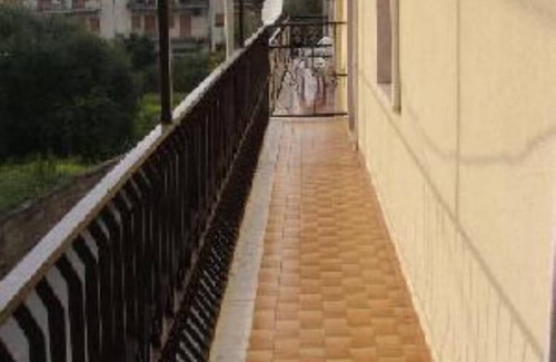 Capri Leone Apartment | Rocca Di Capri Leone: apartment/flat - 4 rooms - 5/6 persons