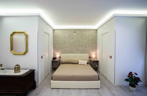Enna Apartment | Rocca di Cerere - Venere house, suite with jacuzzi in the room.