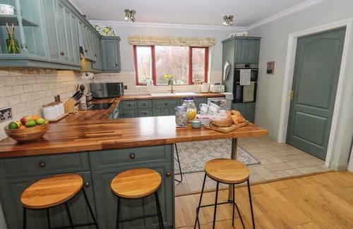 Shepley House | ROCHE HOUSE, pet friendly, with a garden in Shepley
