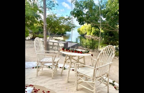 Watamu Bed & Breakfast | Rock and Sea Bubble Lodges