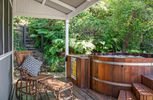 Patonga House | Rock Davis Luxury Beachouse - 100mtrs to Beach