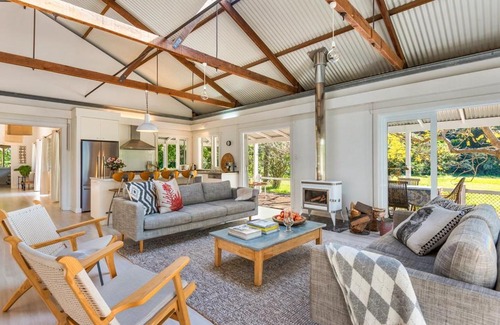 Patonga House | Rock Davis Luxury Beachouse - 100mtrs to Beach