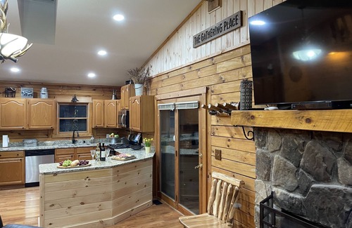 Laurelville Cabin | Rock House Cabins in Hocking Hills, OH. Located beside Rock House State Park.