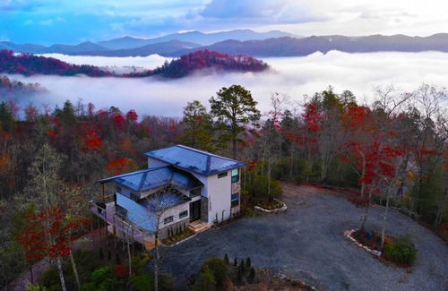 Bryson City Cabin | Rockledge Dragonfly - modern luxury, home theater, and private NOC access