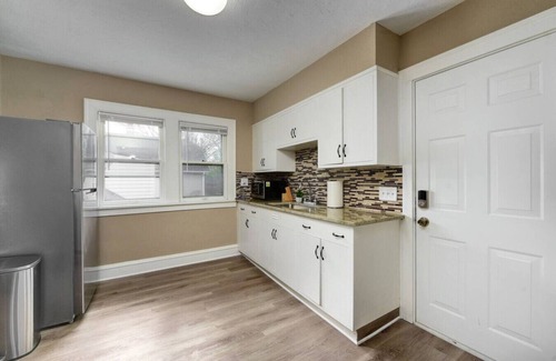 Cleveland Apartment | RocknRoll Crib | 8 Min Cle Clinic | Near Downtown