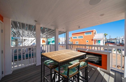 Parker Strip House | Rockstar, Deluxe River views at Roadrunner Resort
