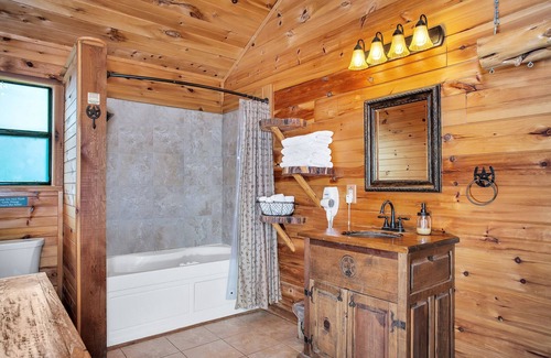 Fredericksburg Cabin | Rockview Cabin 1 | Spectacular Views of Enchanted Rock