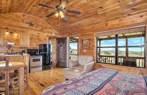 Fredericksburg Cabin | Rockview Cabin 1 | Spectacular Views of Enchanted Rock