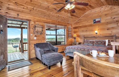 Fredericksburg Cabin | Rockview Cabin 2 | Spectacular Views of Enchanted Rock!