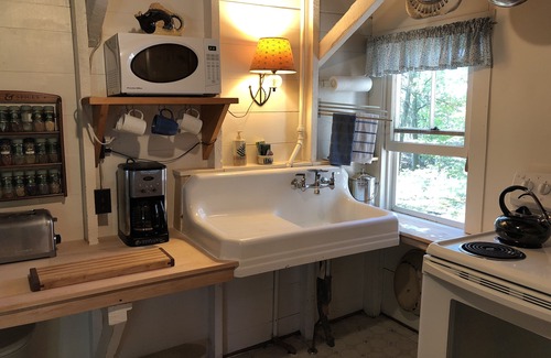 Town of Chesterfield Cottage | Rockview Cottage: Peaceful Lake Champlain Retreat, Private
