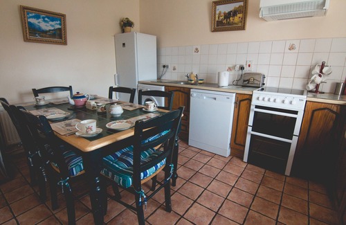 Carracastle House | Rockview Cottage-Sleeps 7-Garden w/Play Area & Bbq