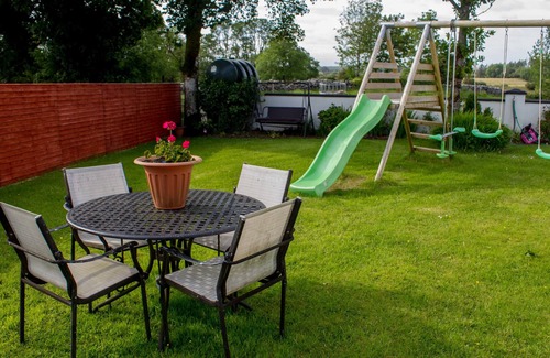 Carracastle House | Rockview Cottage-Sleeps 7-Garden w/Play Area & Bbq