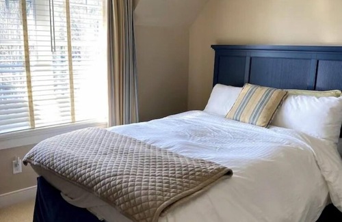 Seguin Villa | Rocky Crest Resort, Lake Joseph in Muskoka