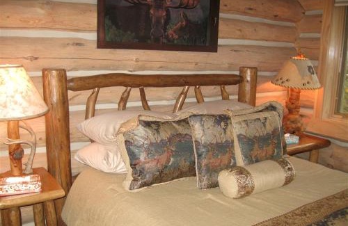 Darby House | Rocky Mountains Getaway: Gorgeous Log Cabin in Darby, Montana
