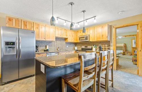 Wildernest House | Rocky Mountain Escape with Vista View - Wildernest