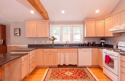 Kingston House | Rocky Nook Beach House, charming updated ranch less than two blocks to beach.