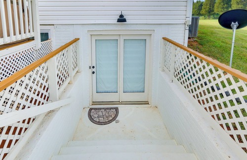 Leesburg Apartment | Rocky Vines Wine Country Retreat w/Fire Pit
