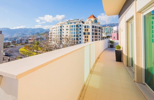 Sao Martinho Apartment | RodaMar PentHouse Apartment, located by the sea (50meter far)