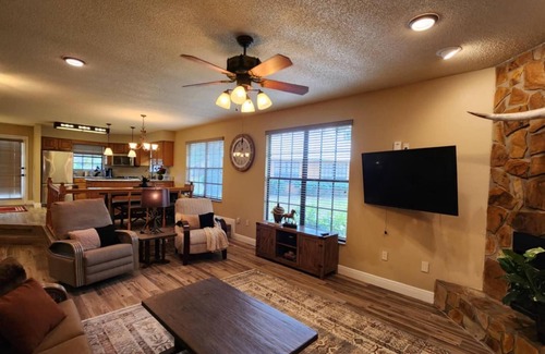 River Ranch Cottage | Rodeo, Waterpark and Horses: Westgate River Ranch!