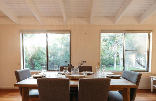 Moffat Beach House | Roderick Beach House Pet Friendly