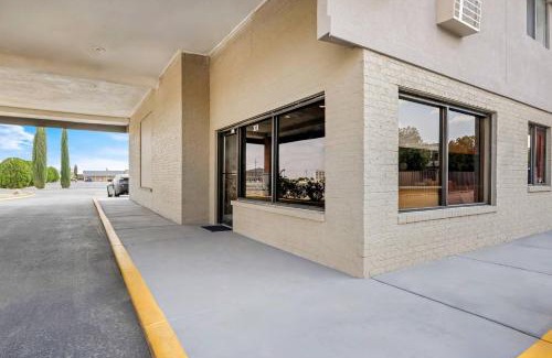Carlsbad Hotel | Rodeway Inn Carlsbad Caverns Area