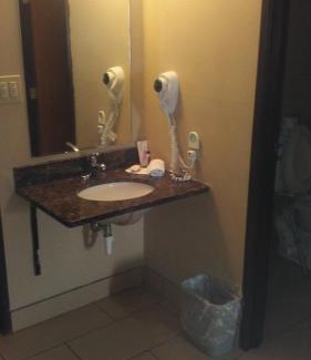 Elkhart Hotel | Rodeway Inn Elkhart