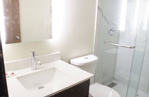 Elkhart Hotel | Rodeway Inn Elkhart