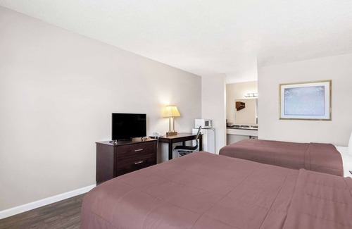 Hermiston Hotel | Rodeway Inn Hermiston - Umatilla