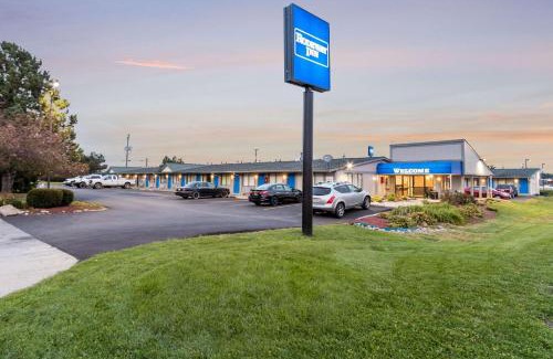 North Canton Hotel | Rodeway Inn Near Hall of Fame