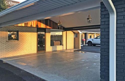 Calhoun Hotel | Rodeway Inn South