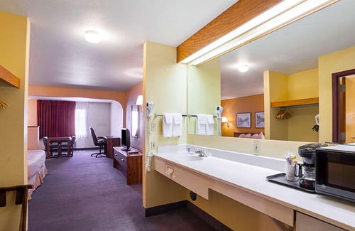 Blanding Hotel | Rodeway Inn & Suites Blanding