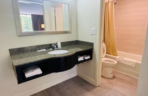 Silver Springs Hotel | Rodeway Inn