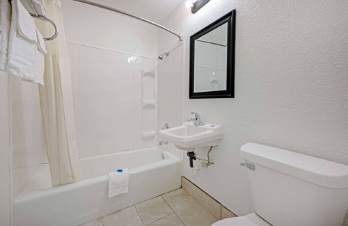 Terre Haute Hotel | Rodeway Inn