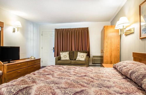 Waterford Hotel | Rodeway Inn Waterford - New London