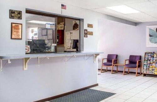 Winslow Hotel | Rodeway Inn Winslow I-40