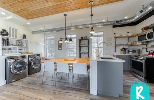 Point Lookout Cottage | Rodo Beach Cottage - Dog Friendly Private Beach with Pier - Tesla Charger