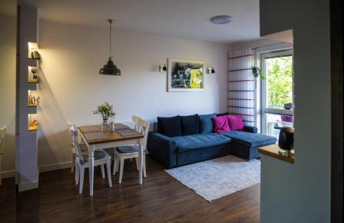 Warsaw Apartment | Rodzinny relaks z ogrodem i garażem