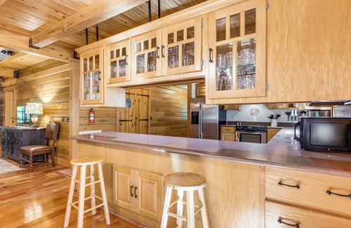 Rogers Cabin | Rogers Cabin on 17 Acres w/Wraparound Deck!