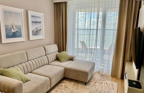 gmina Parzeczew Apartment | Rogowo Pearl 4313 z bezpośrednim widokiem na jezioro