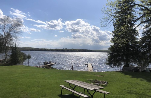 Ainsworth House | Rolling Stone Lakeside Cabin 3 East Shore Resort 3 Bedroom