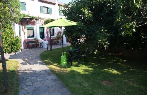 Verilaiika Cottage | Romalea’s Apartments little village organic garden
