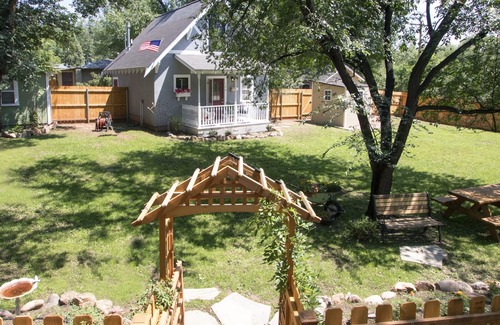 West Colorado Springs House | Romance AND Red Rocks! MONET COTTAGE - GARDEN OF THE GODS/MANITOU