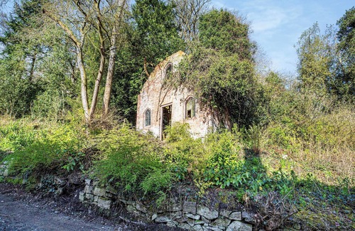 Kingswood Cottage | Romance, style and luxury are on offer in abundance in this countryside apartment.