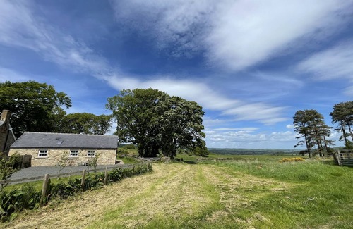 Hexham Cottage | Romantic 1 bedroom Rural Retreat with spectacular views across Northumberland