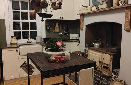 Kembla Grange House | Romantic 1890s Abode - Special Event Accommodation